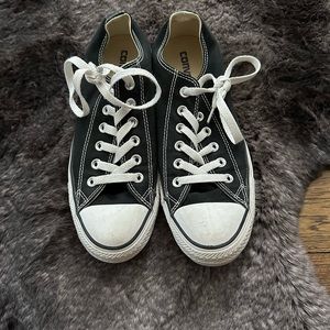 Women’s converse size 8. Like new